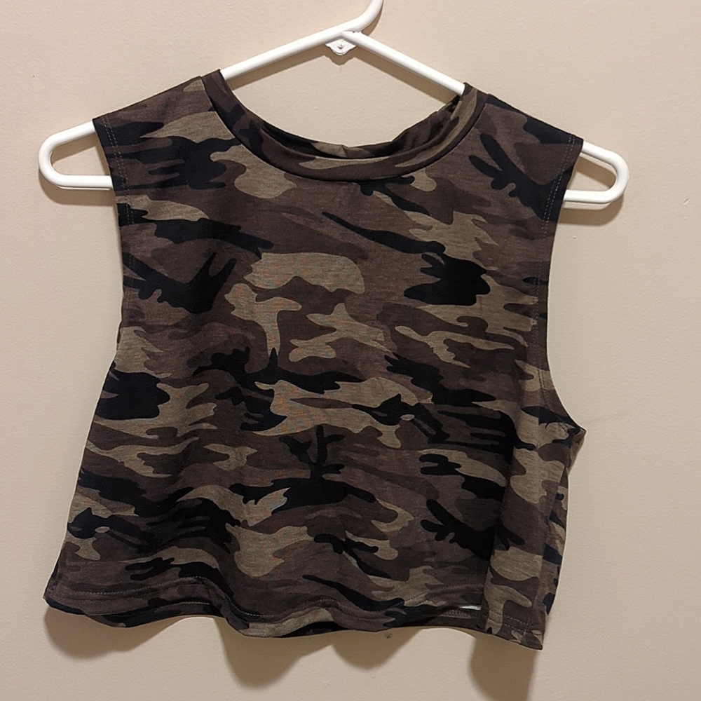 Camouflage crop top
